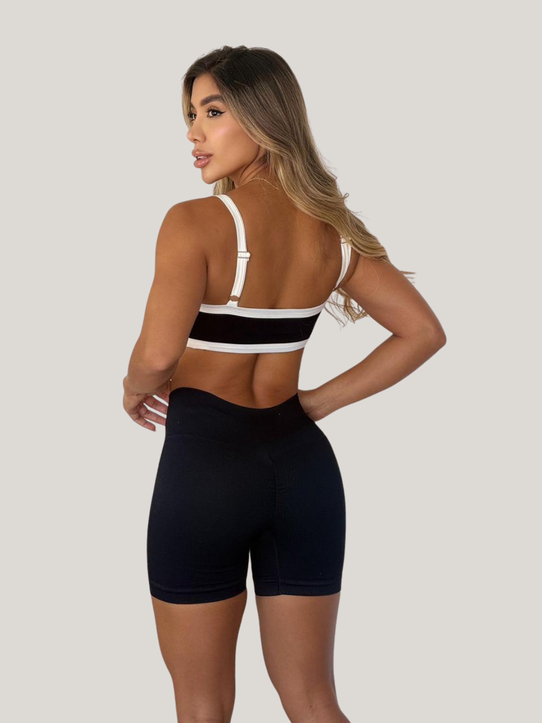Alternative view of SET SHORT + TOP NEGRO CON SESGO BLANCO